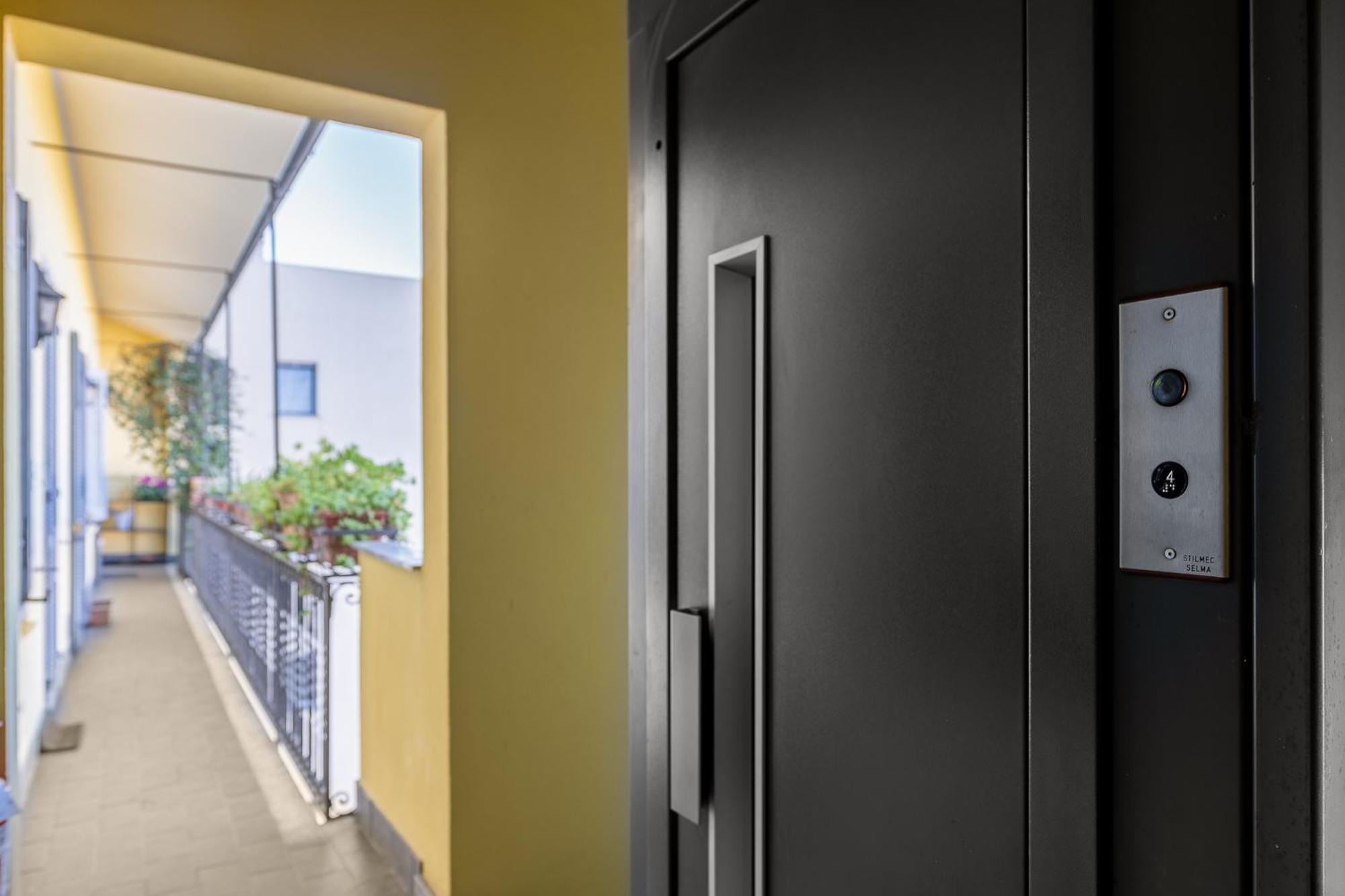 Апартаменты Bright Loft - Free Private Parking Милан Экстерьер фото